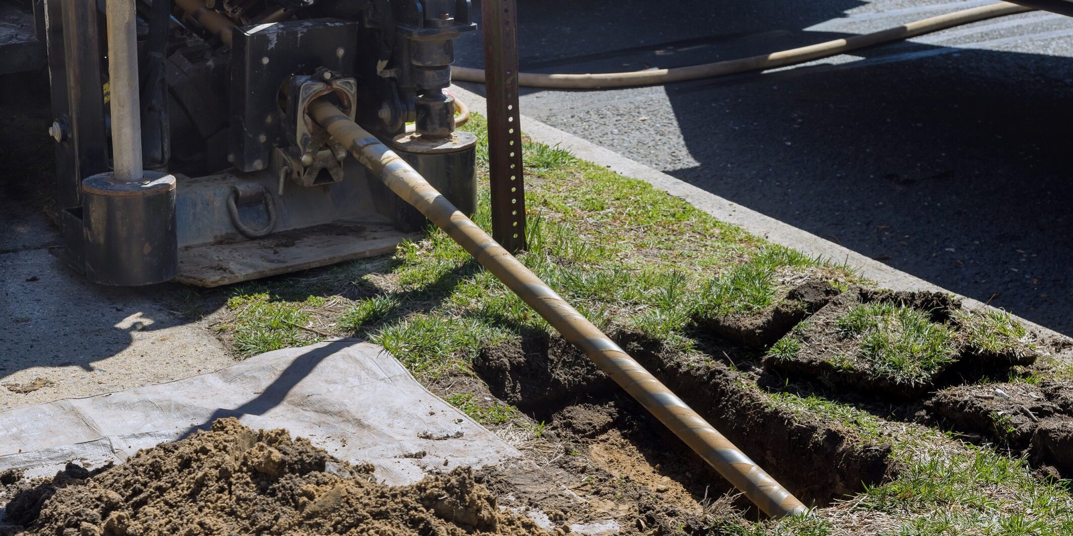 horizontal-directional-drilling-technology-machine-work-process-sydney Horizontally drilling to drill lay wires in Sydney